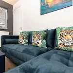 In The Heart Of It! בית נופש